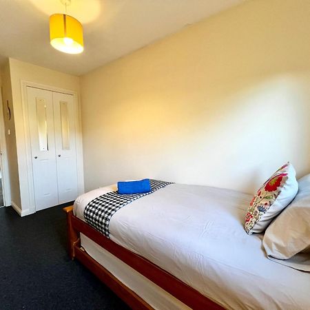 Stylish Modern Flat With Juliet Balcony & Parking Apartamento Glasgow Exterior foto
