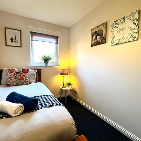 Stylish Modern Flat With Juliet Balcony & Parking Apartamento Glasgow Exterior foto