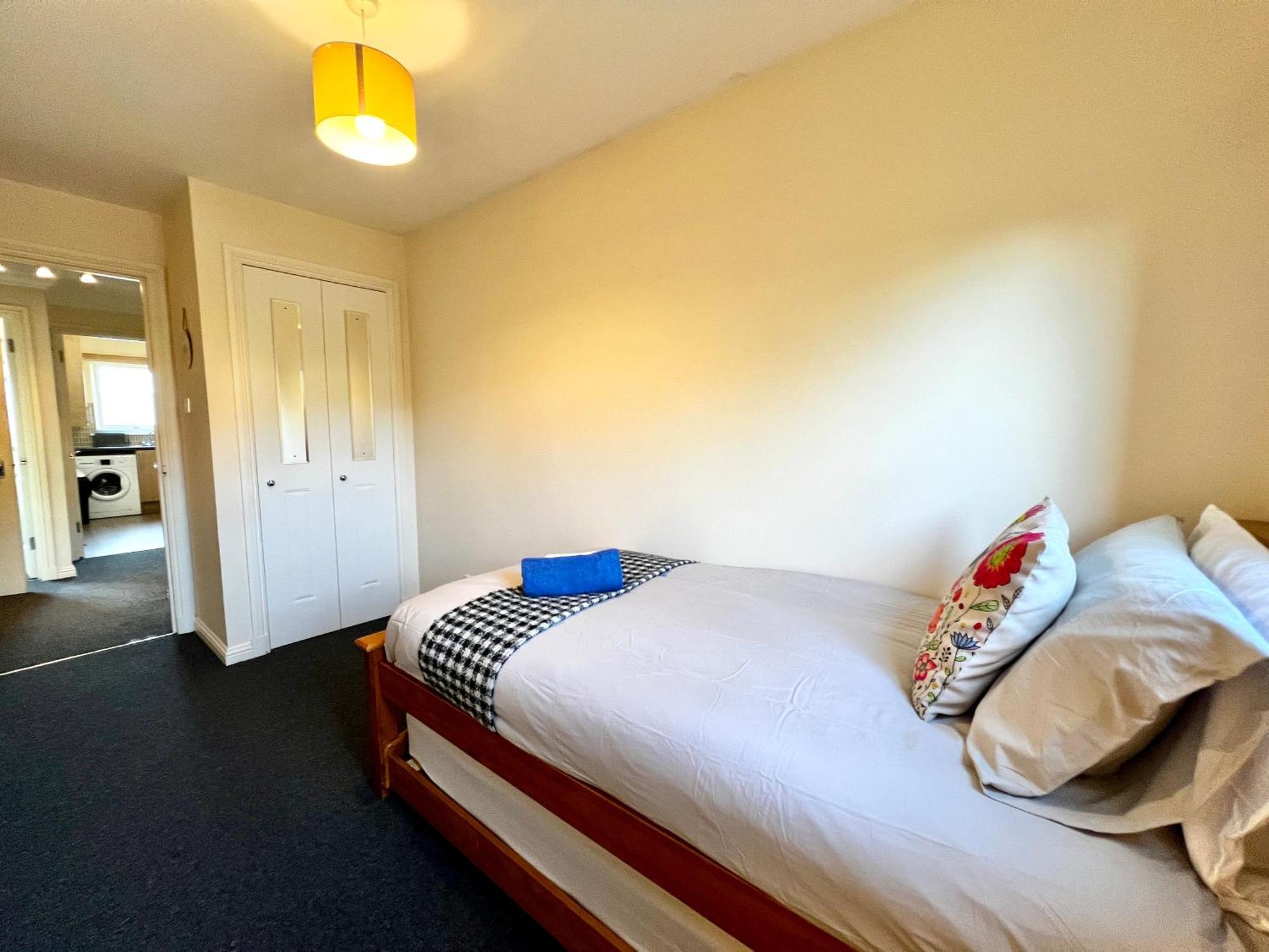 Stylish Modern Flat With Juliet Balcony & Parking Apartamento Glasgow Exterior foto