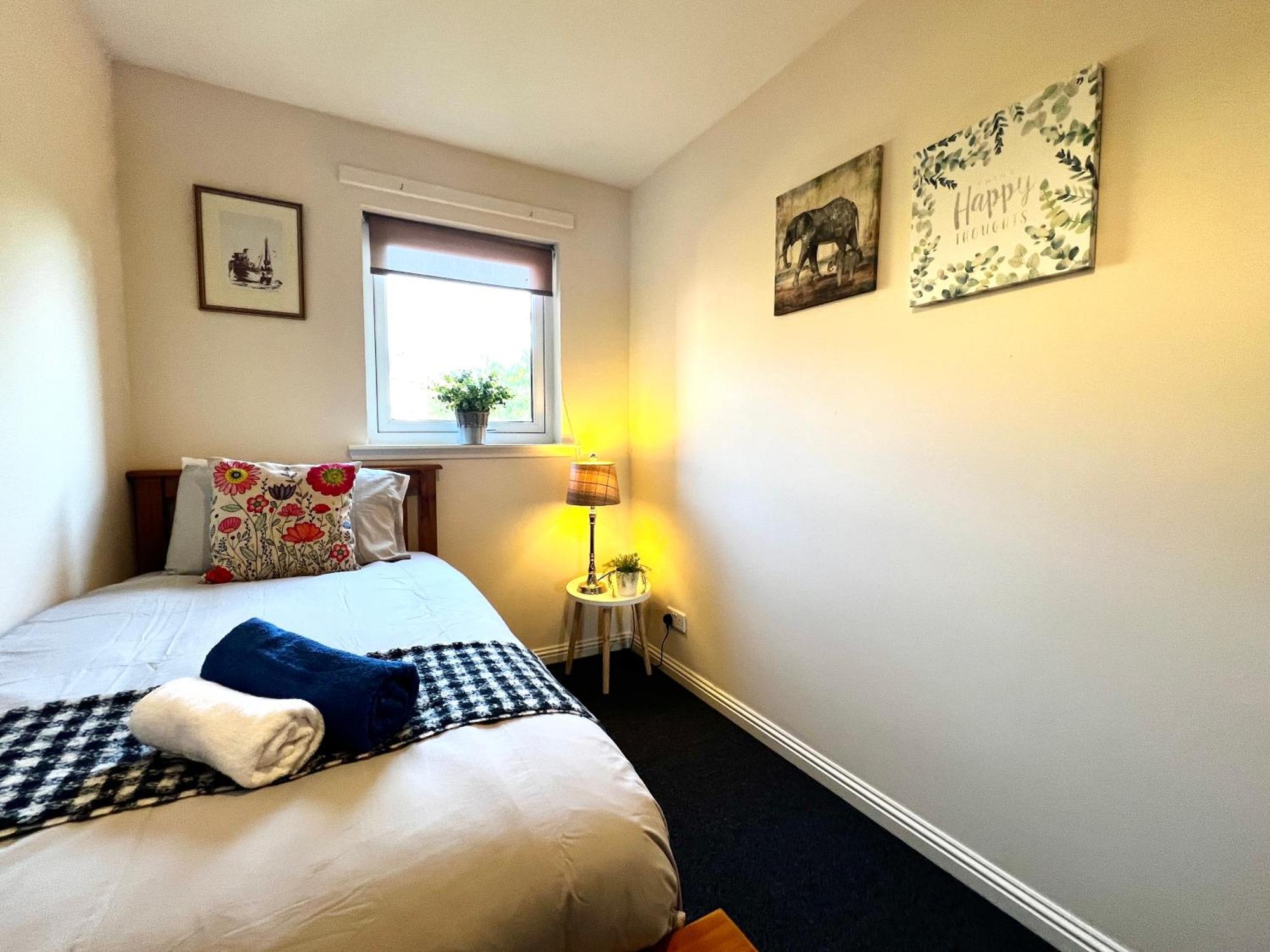Stylish Modern Flat With Juliet Balcony & Parking Apartamento Glasgow Exterior foto