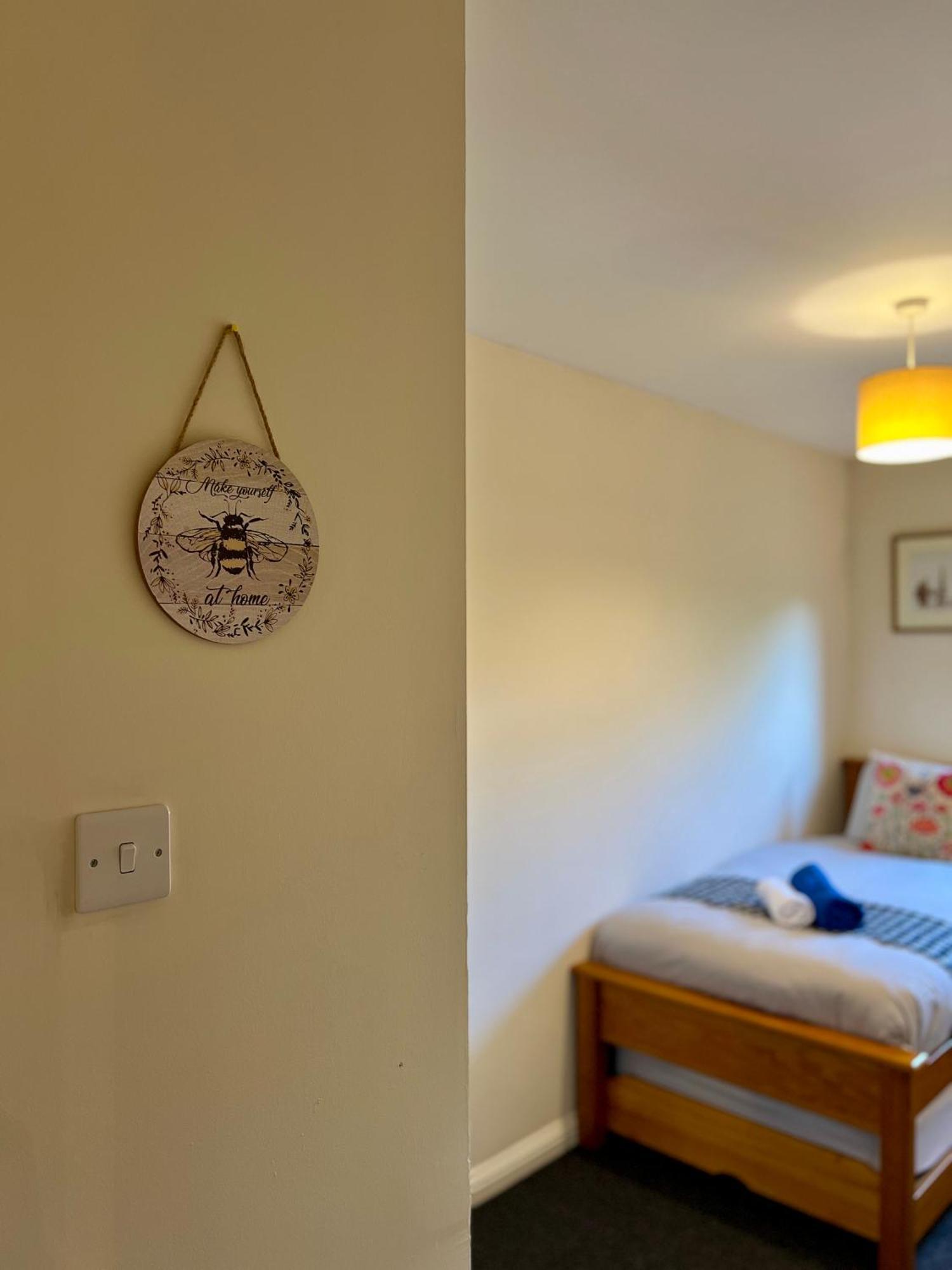 Stylish Modern Flat With Juliet Balcony & Parking Apartamento Glasgow Exterior foto