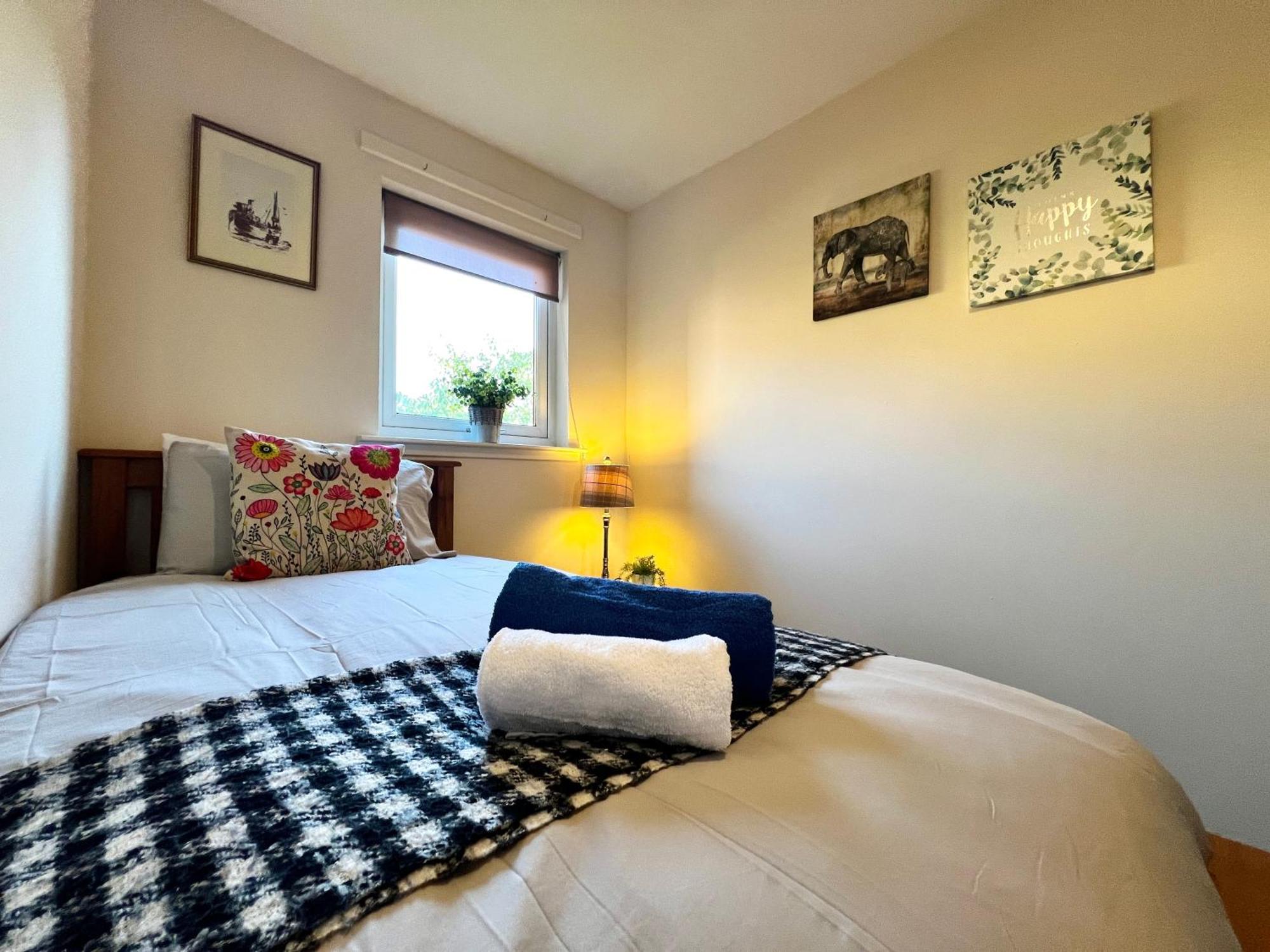 Stylish Modern Flat With Juliet Balcony & Parking Apartamento Glasgow Exterior foto
