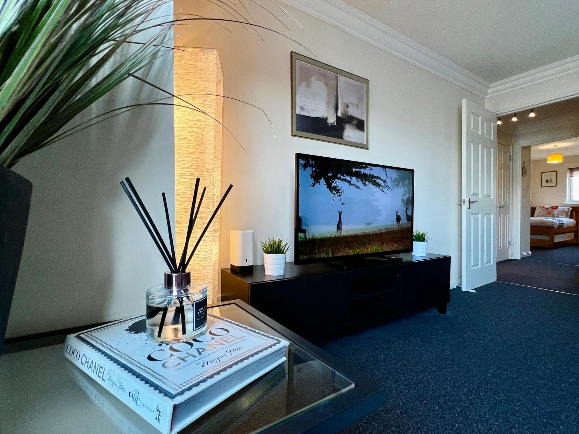 Stylish Modern Flat With Juliet Balcony & Parking Apartamento Glasgow Exterior foto