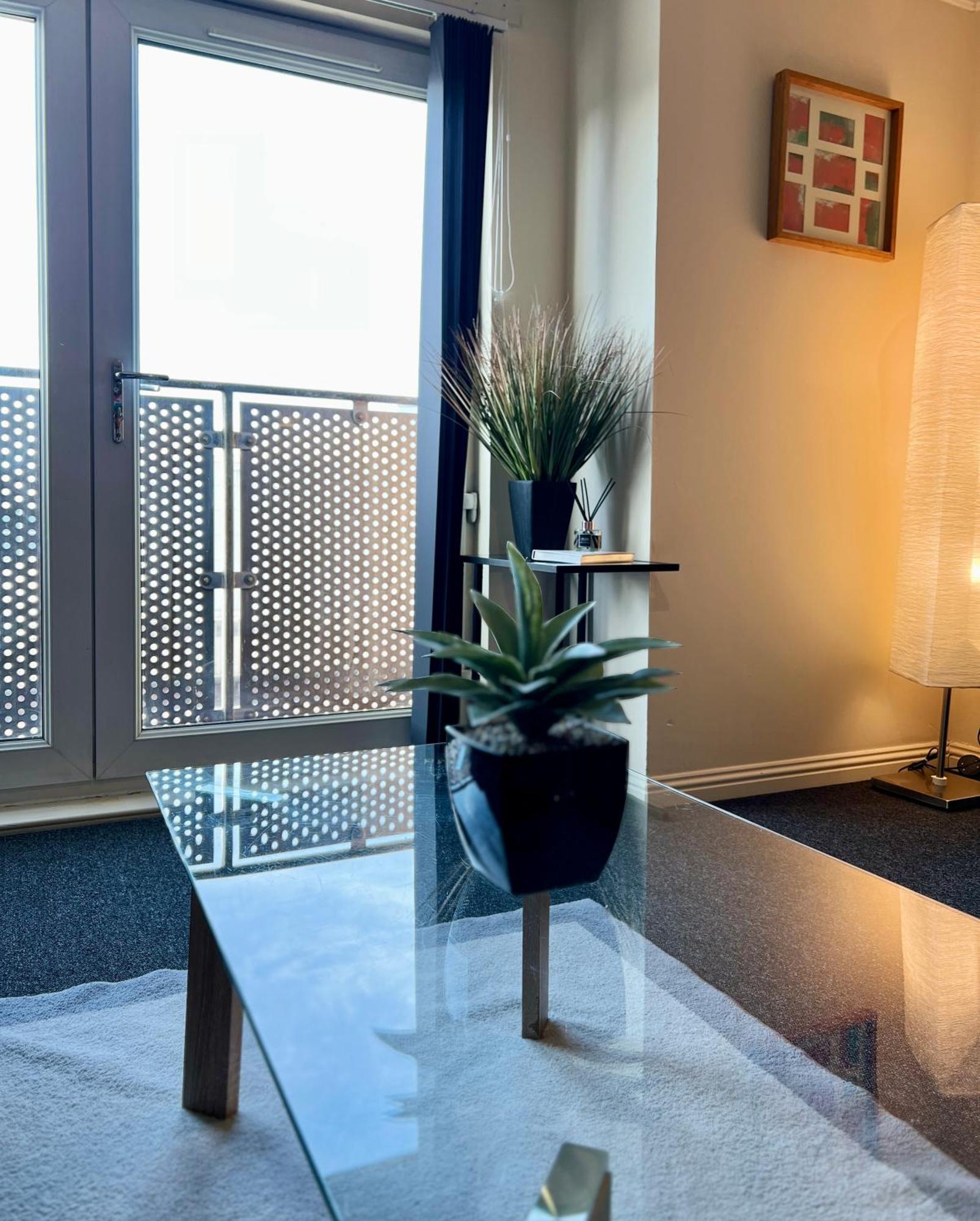 Stylish Modern Flat With Juliet Balcony & Parking Apartamento Glasgow Exterior foto