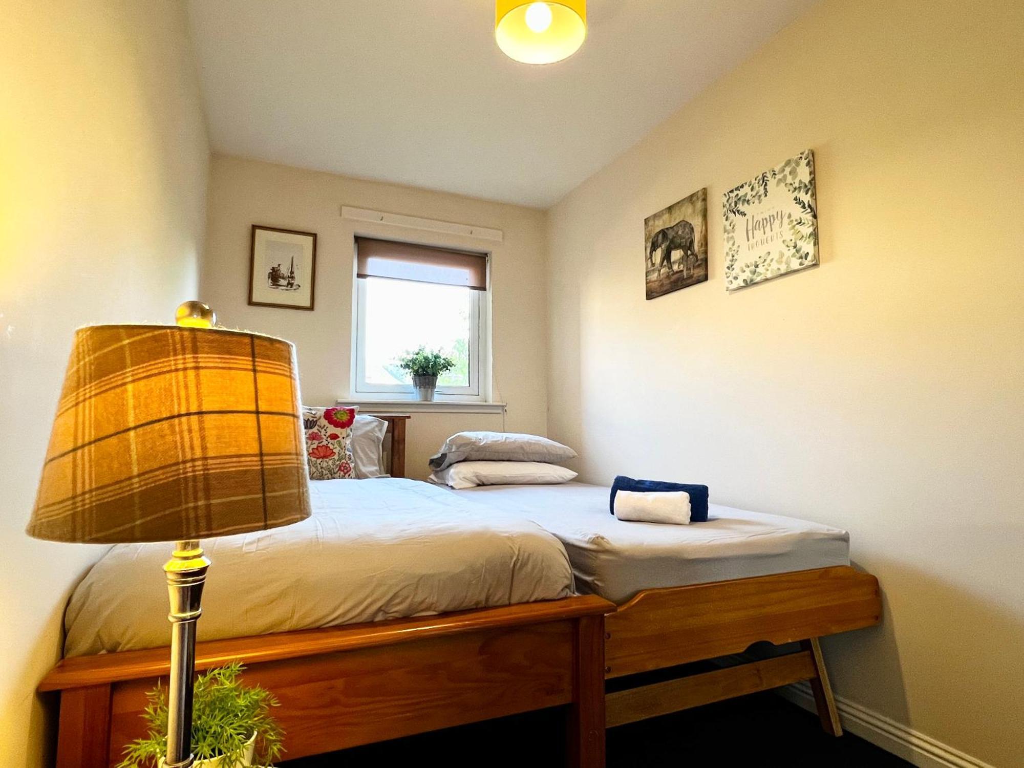 Stylish Modern Flat With Juliet Balcony & Parking Apartamento Glasgow Exterior foto