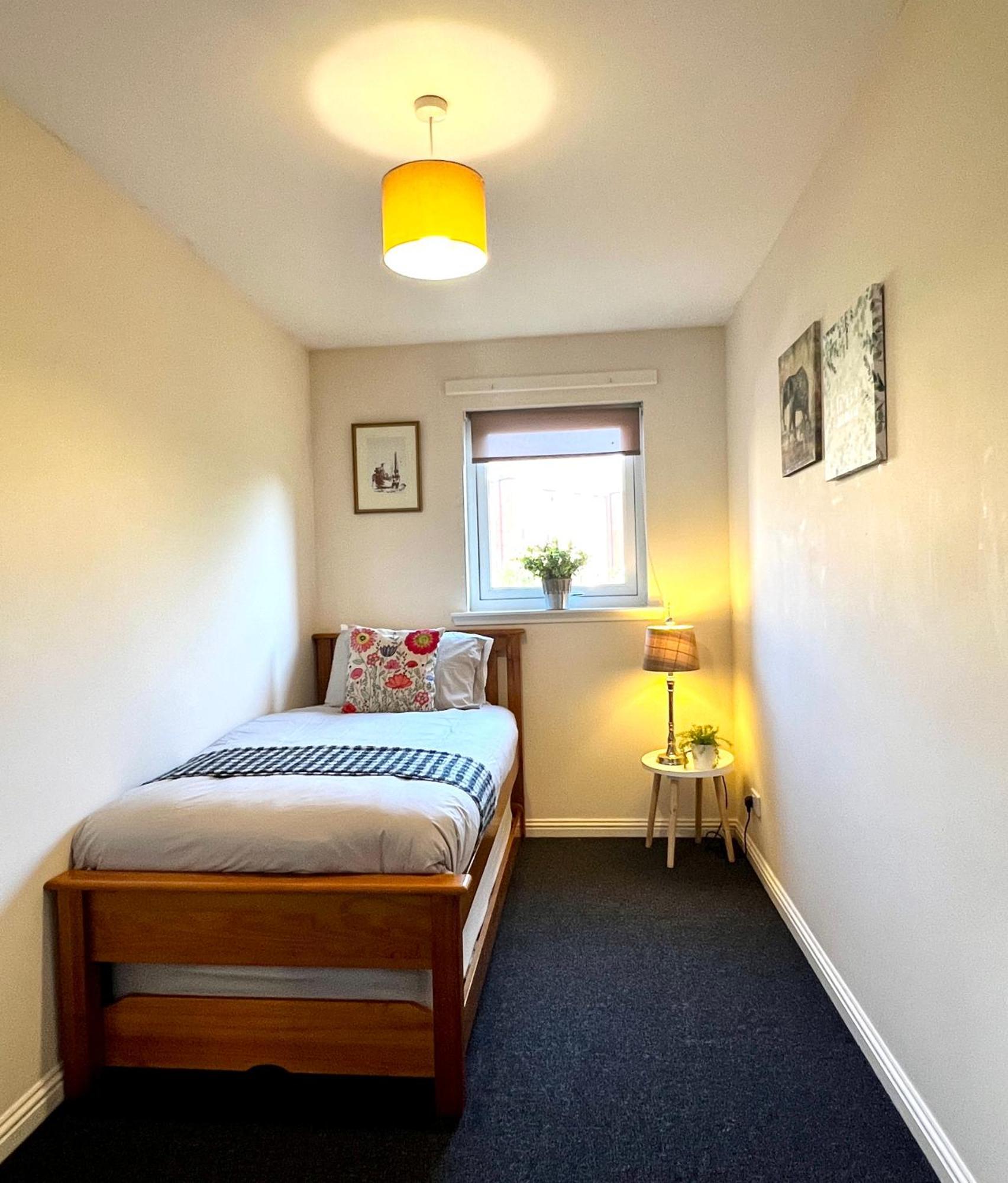 Stylish Modern Flat With Juliet Balcony & Parking Apartamento Glasgow Exterior foto